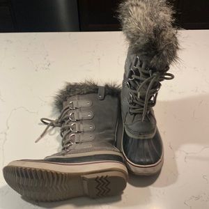 Sorel snow boots - womens